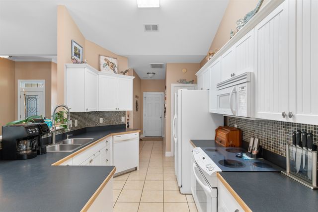 4387 McCorsley Ave., Little River, SC 29566