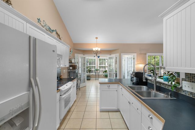 4387 McCorsley Ave., Little River, SC 29566