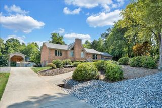 122 Baymeadow LN, Vinton, VA 24179