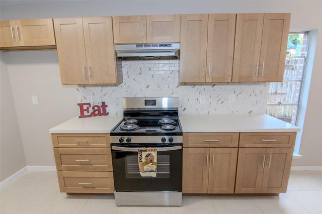 6703 Stonewater, Houston, TX 77084