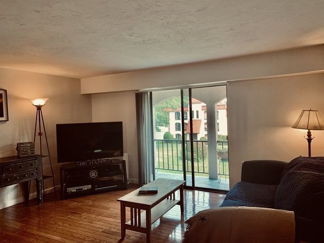 685 Oak Street 13-10, Brockton, MA 02301