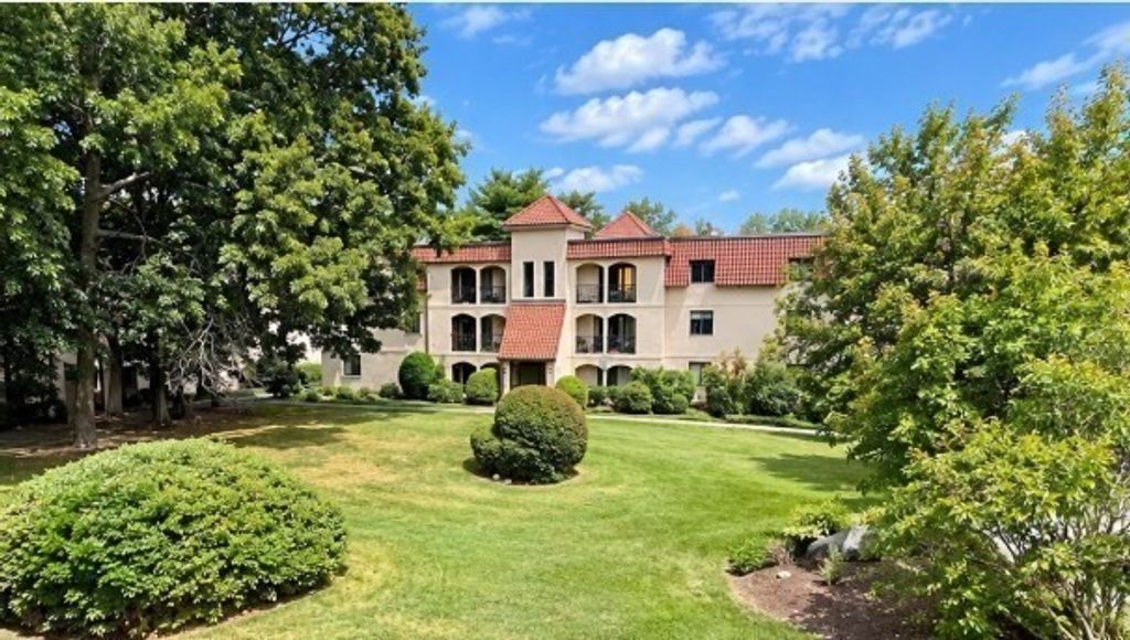 685 Oak Street 13-10, Brockton, MA 02301