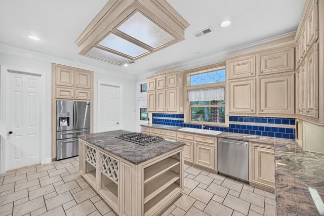 15406 Hunters Bend Drive, Tomball, TX 77377