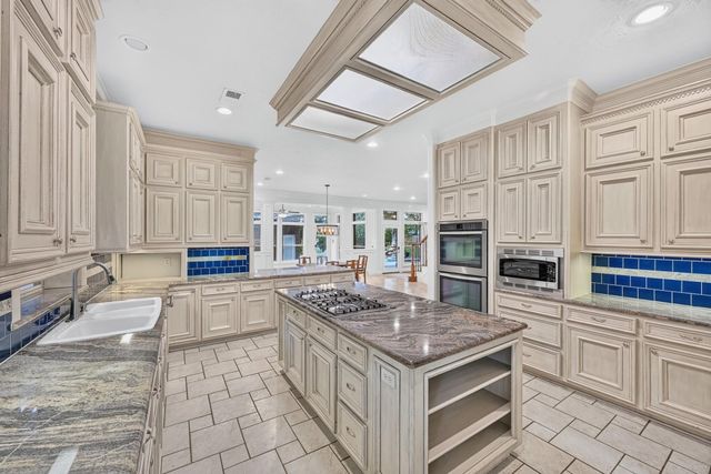 15406 Hunters Bend Drive, Tomball, TX 77377