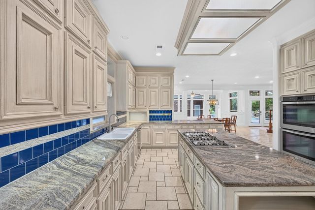 15406 Hunters Bend Drive, Tomball, TX 77377