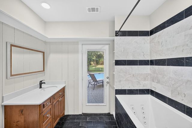 15406 Hunters Bend Drive, Tomball, TX 77377