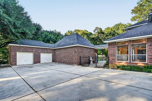15406 Hunters Bend Drive, Tomball, TX 77377