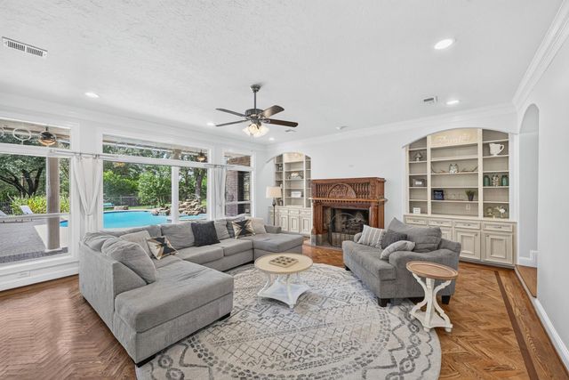 15406 Hunters Bend Drive, Tomball, TX 77377