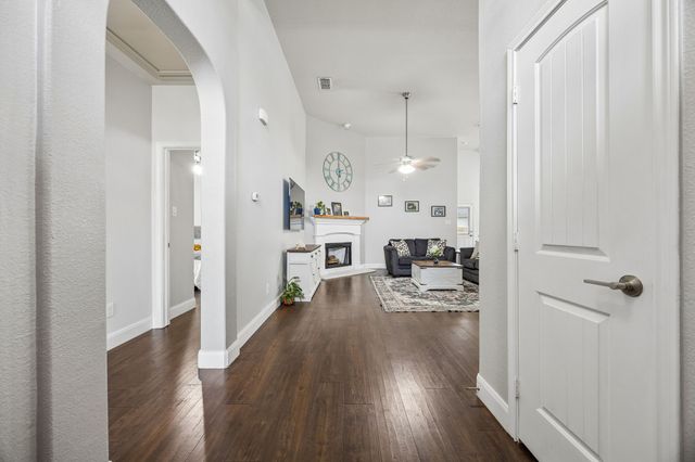 337 Delgany Trail, Fort Worth, TX 76052