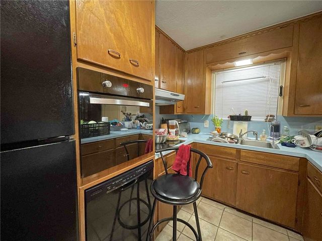 1318 Meadowlane Dr, Corpus Christi, TX 78412