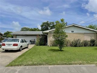 1318 Meadowlane Dr, Corpus Christi, TX 78412