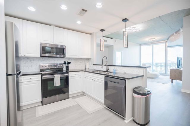 5925 Almeda Rd 12005, Houston, TX 77004