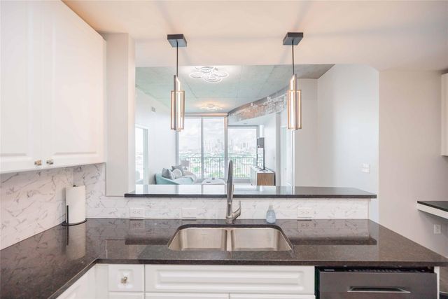 5925 Almeda Rd 12005, Houston, TX 77004