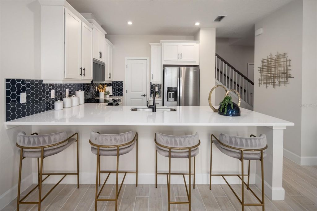 Image 9 of property listing at 2915 CAMELLIA FLOWER STREET, Apopka, FL 32703