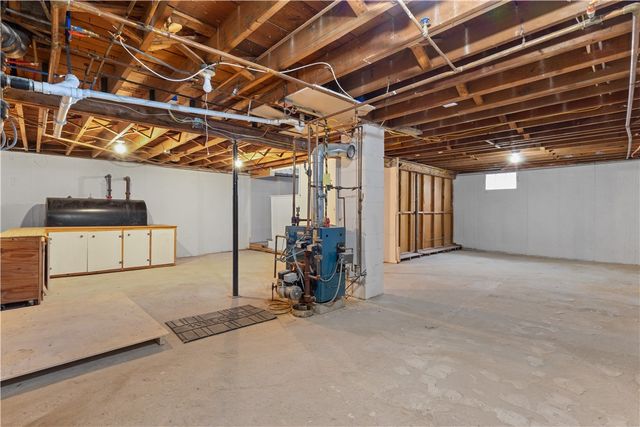 81 Kenyon Road, Tiverton, RI 02878