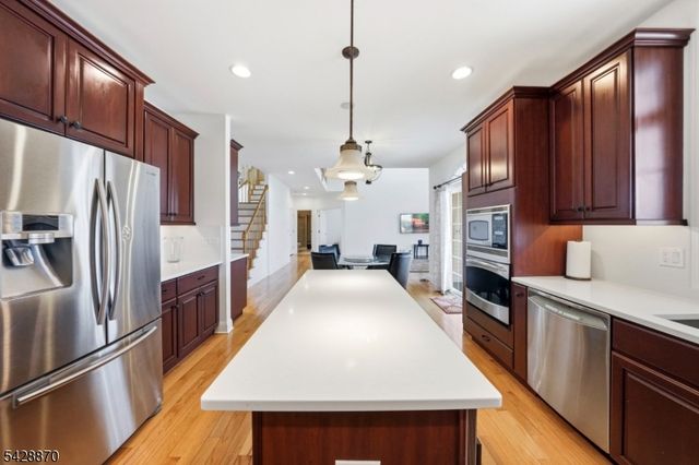 3 Kimble Ct, Hillsborough Twp., NJ 08844
