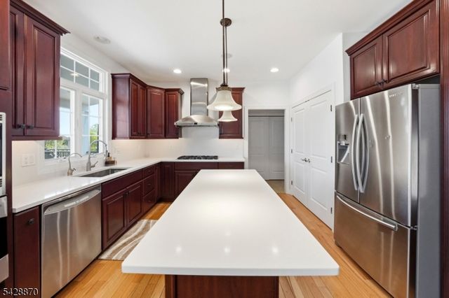 3 Kimble Ct, Hillsborough Twp., NJ 08844