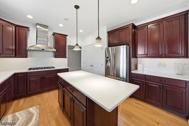 3 Kimble Ct, Hillsborough Twp., NJ 08844