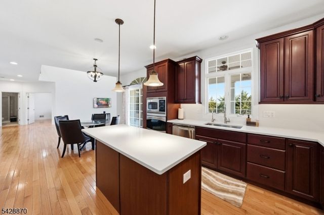 3 Kimble Ct, Hillsborough Twp., NJ 08844