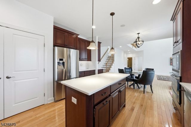 3 Kimble Ct, Hillsborough Twp., NJ 08844
