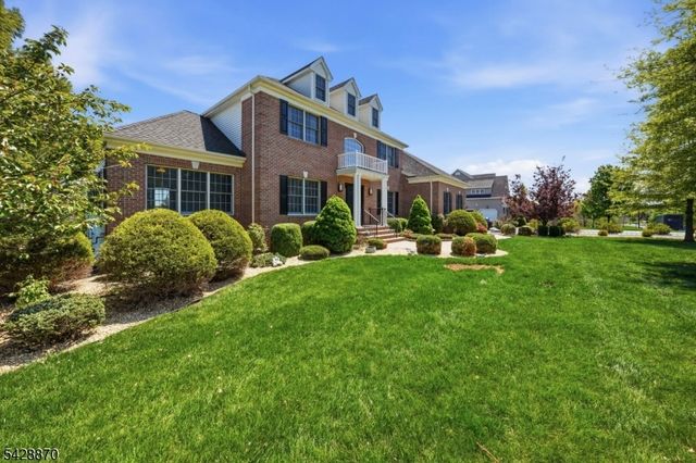 3 Kimble Ct, Hillsborough Twp., NJ 08844