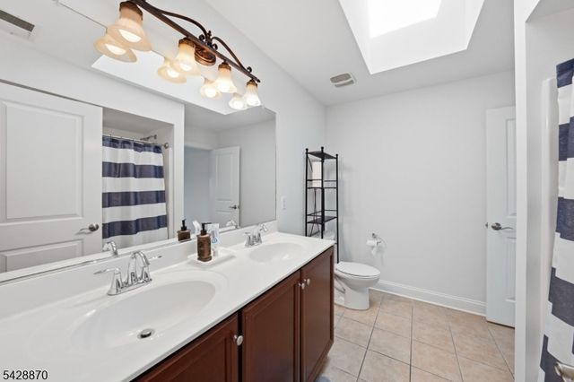3 Kimble Ct, Hillsborough Twp., NJ 08844