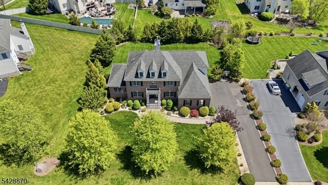 3 Kimble Ct, Hillsborough Twp., NJ 08844