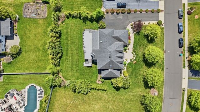 3 Kimble Ct, Hillsborough Twp., NJ 08844