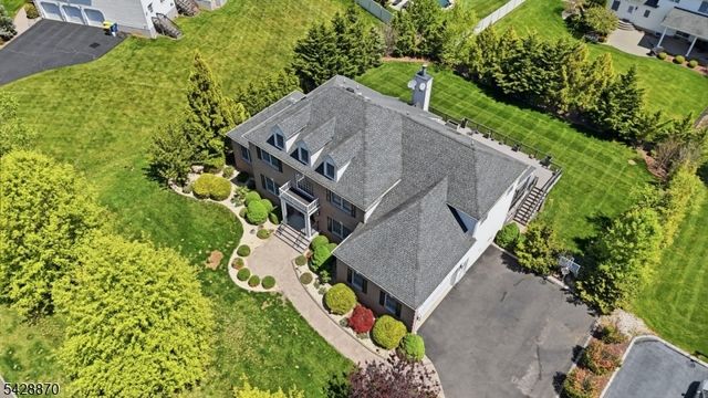 3 Kimble Ct, Hillsborough Twp., NJ 08844