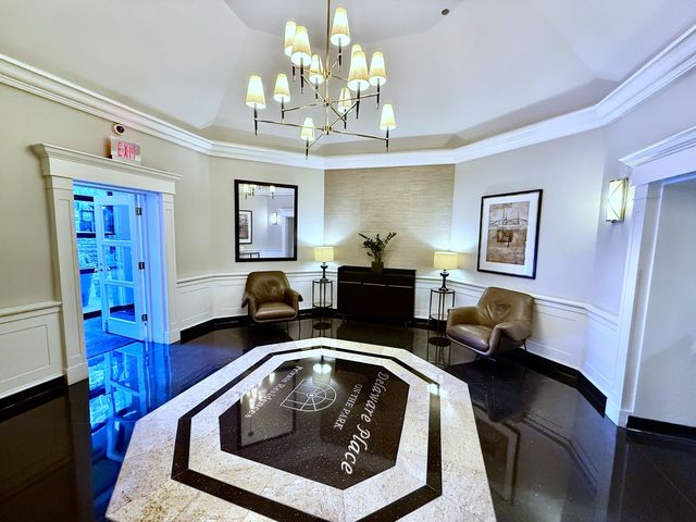 33 W Delaware Place 9D, Chicago, IL 60610