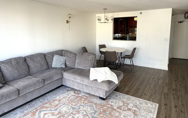 33 W Delaware Place 9D, Chicago, IL 60610