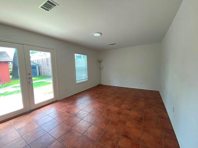 300 El Paso ST, Austin, TX 78704