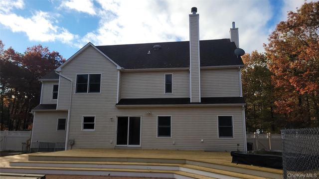 414 Railroad Avenue, Manorville, NY 11934