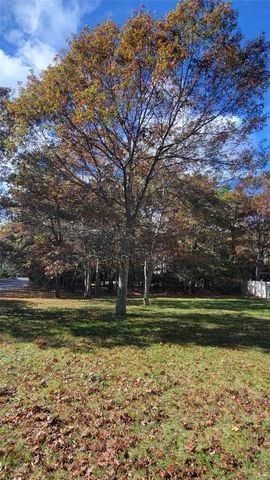 414 Railroad Avenue, Manorville, NY 11934