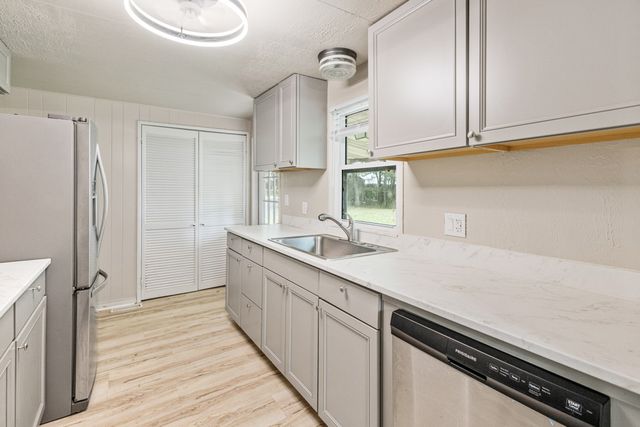 110 W Shadowwood Street, Gun Barrel City, TX 75156