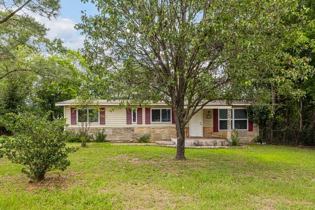 110 W Shadowwood Street, Gun Barrel City, TX 75156