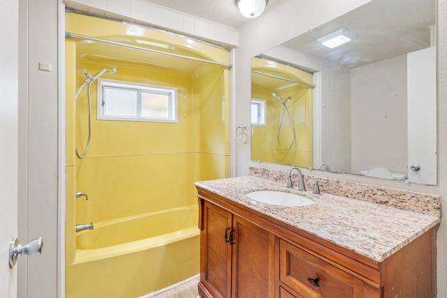 110 W Shadowwood Street, Gun Barrel City, TX 75156