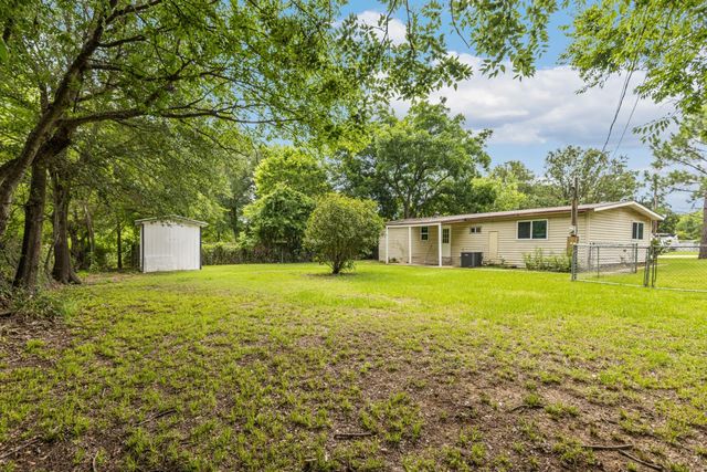 110 W Shadowwood Street, Gun Barrel City, TX 75156
