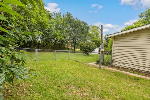 110 W Shadowwood Street, Gun Barrel City, TX 75156