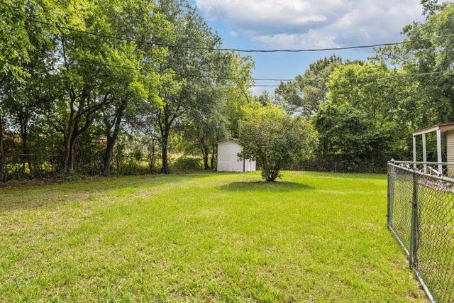 110 W Shadowwood Street, Gun Barrel City, TX 75156