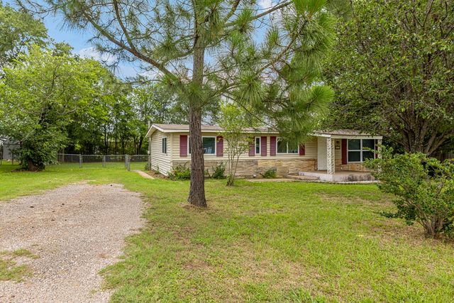 110 W Shadowwood Street, Gun Barrel City, TX 75156