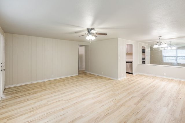 110 W Shadowwood Street, Gun Barrel City, TX 75156