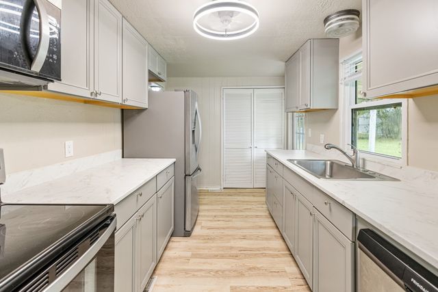 110 W Shadowwood Street, Gun Barrel City, TX 75156