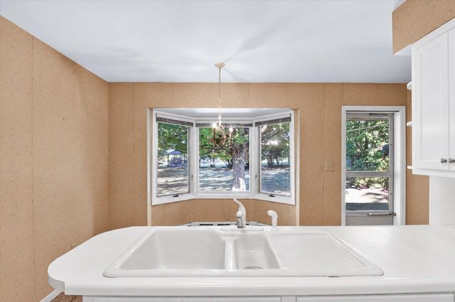 569 Charles Avenue, Alma, MI 48801