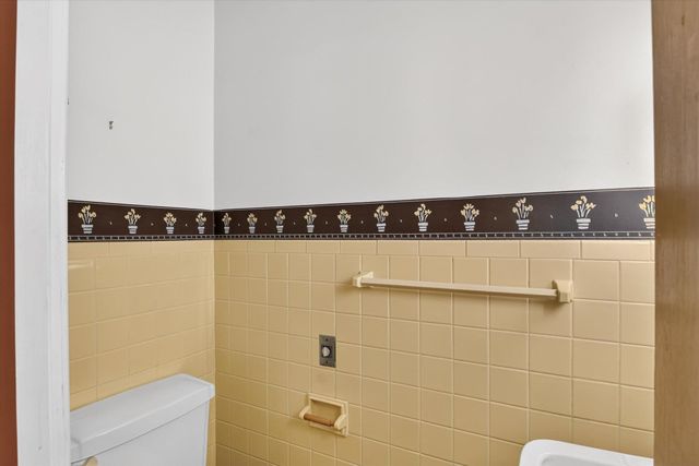 569 Charles Avenue, Alma, MI 48801