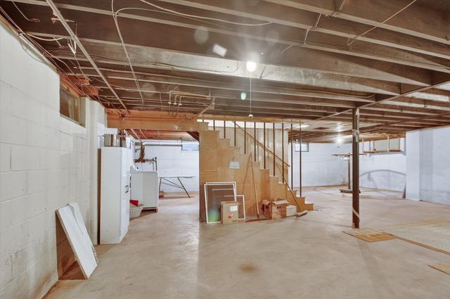 569 Charles Avenue, Alma, MI 48801