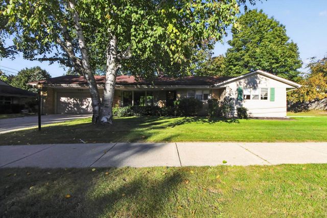 569 Charles Avenue, Alma, MI 48801