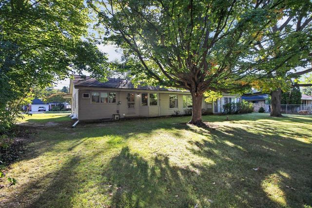 569 Charles Avenue, Alma, MI 48801