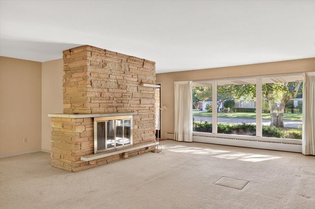 569 Charles Avenue, Alma, MI 48801