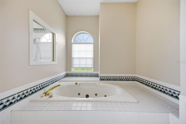 18629 AVENUE CAPRI, Lutz, FL 33558